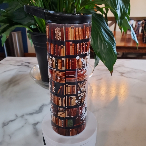 JUST A GIRL WHO LOVES BOOKS 20oz Tumbler with duo lids 🎉sale - Picture 8 of 8
